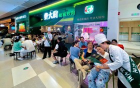 费大厨西安再掀排队潮 荟聚新店开业人气火爆